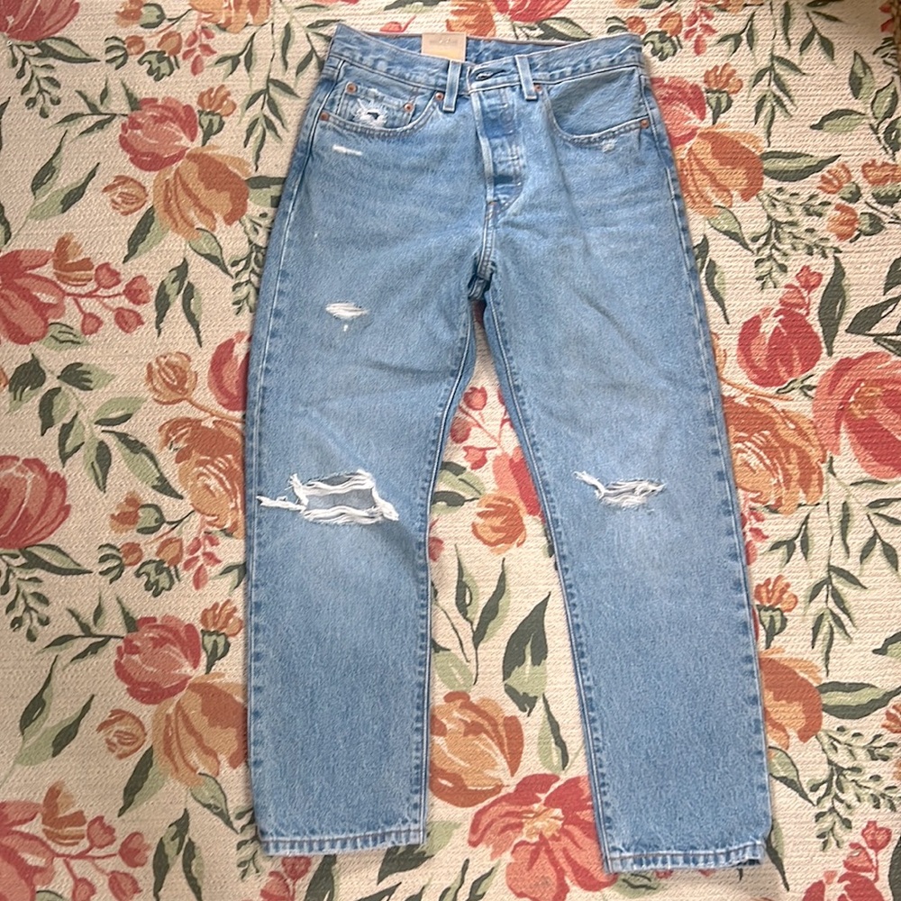 NWT Levi’s 501 high rise cropped jeans size 27